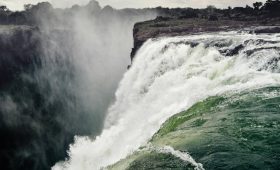 Circuit combiné Namibie Botswana Zimbabwe : safari, chutes Victoria et paysages désertiques en un seul voyage